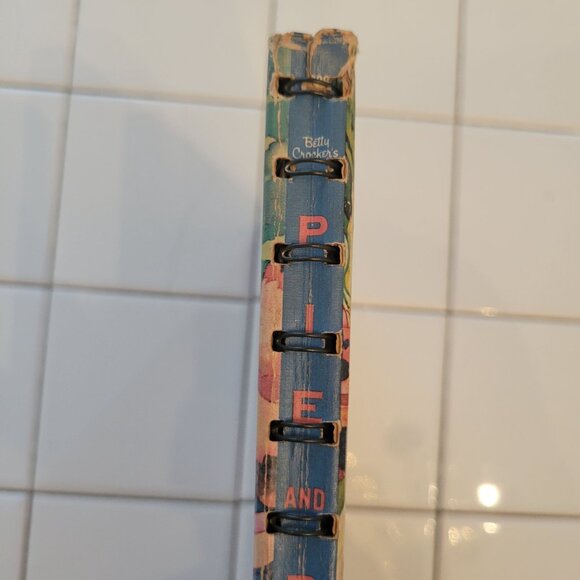 Betty Crocker Pie Pastry Cook Book 1st Edition 1968 Spiralbound Gift Staging Dec - Picture 6 of 7